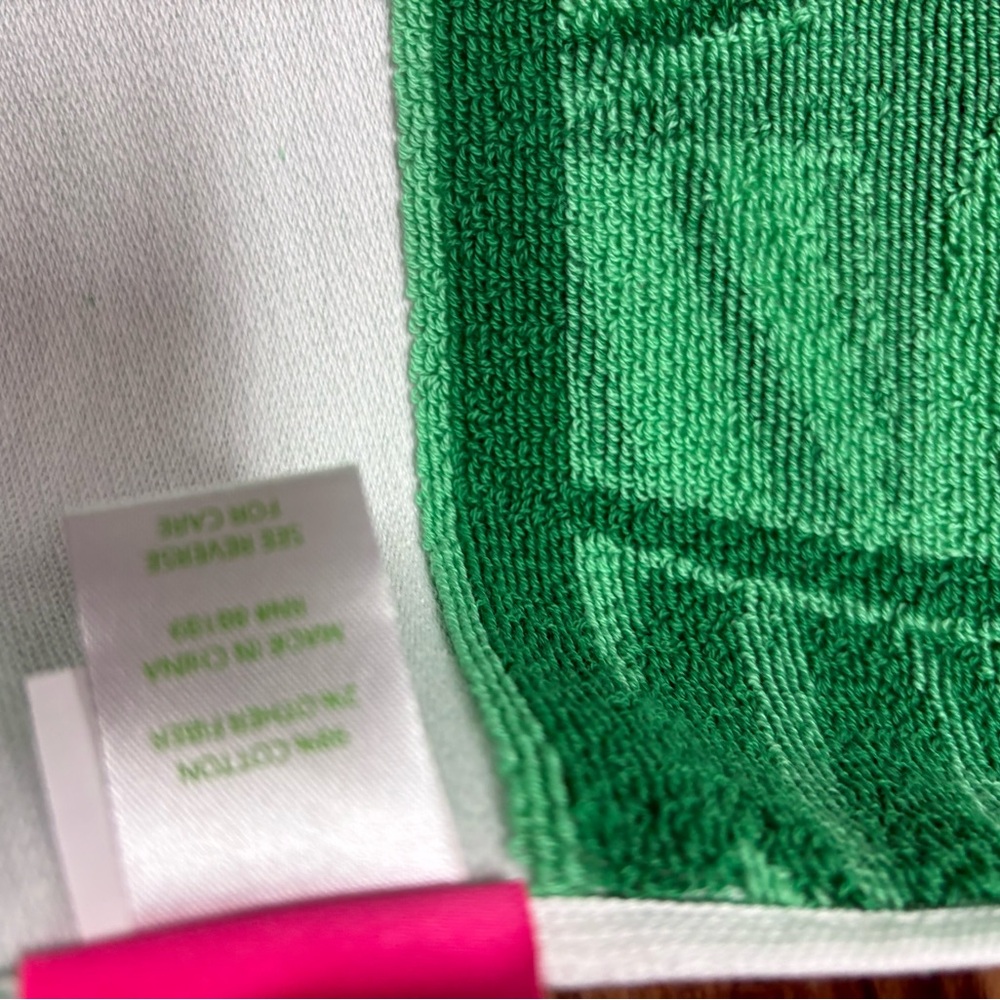 Lilly Pulitzer spearmint let’s go bananas leaf print large Jacquard beach towel - Picture 6 of 9